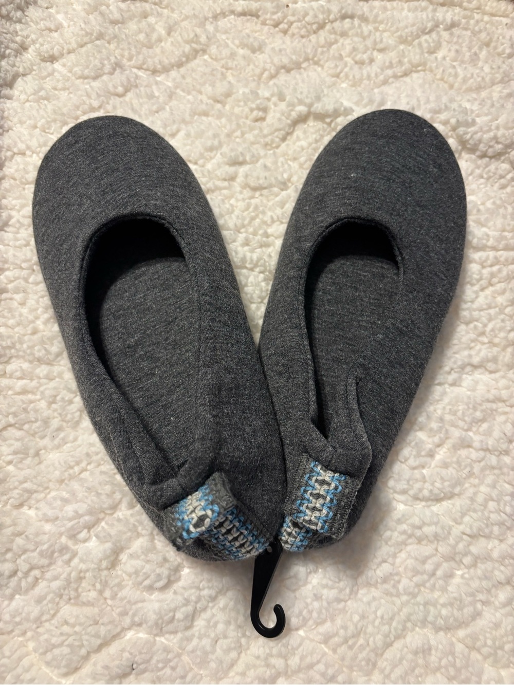 NWOT Muk Luks Women's Dark Gray Cozy Slip-On Slippers with Patterned Heel